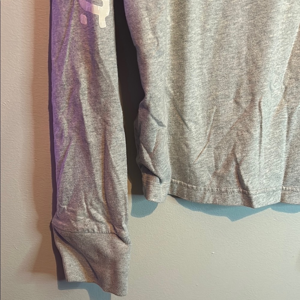Hollister Heather Gray Crewneck Top - Picture 6 of 10